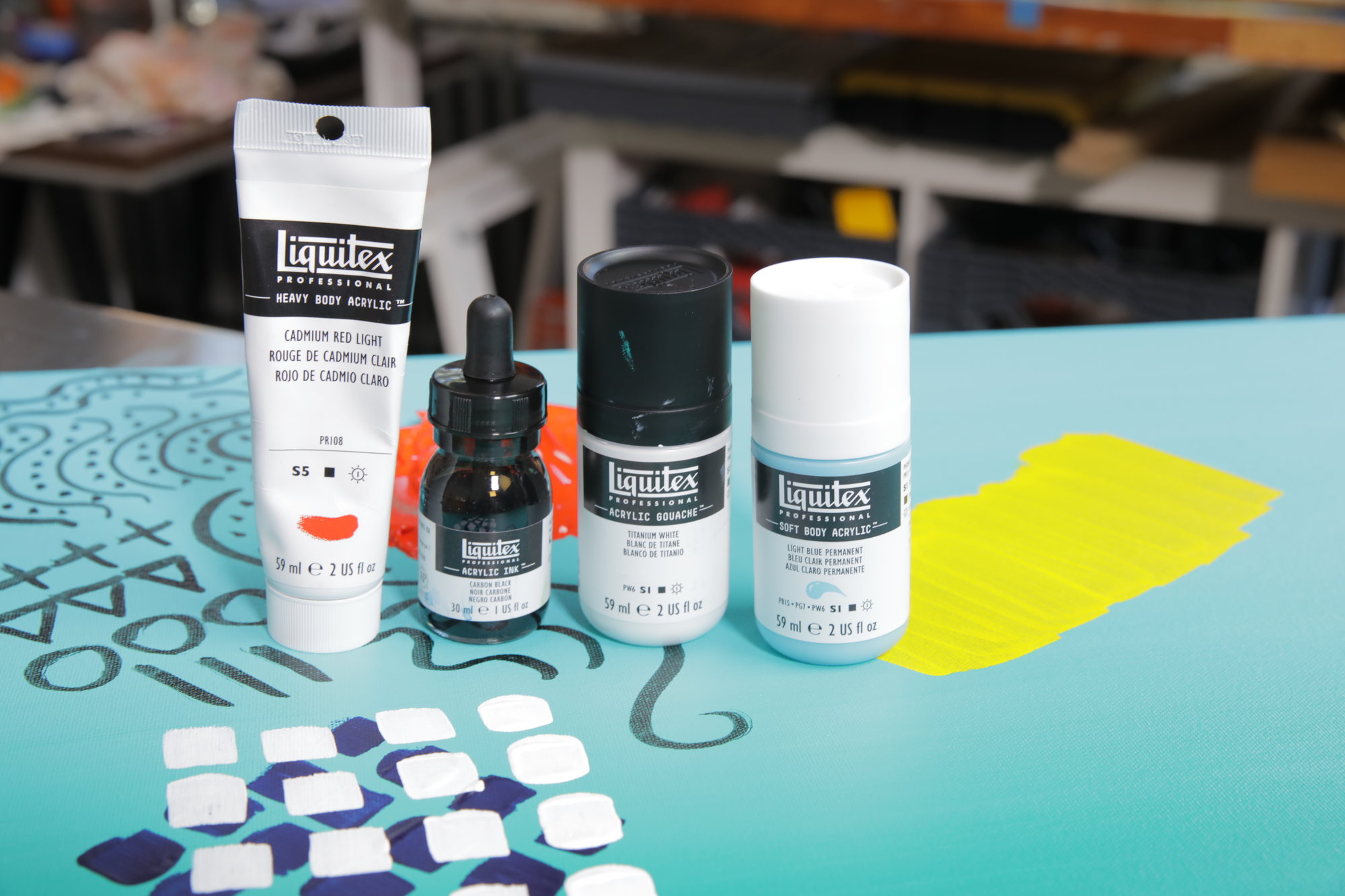 Analizamos las distintas gamas de pintura acrílica Liquitex y sus viscosidades