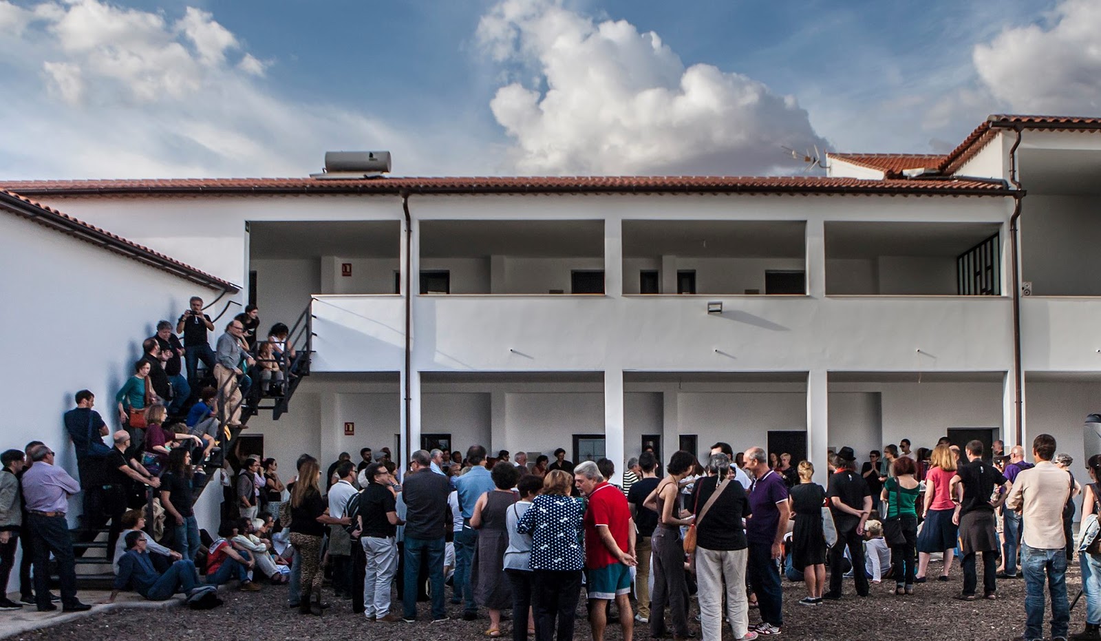 Patio Convidados Centro Dados Negros Infantes.jpg